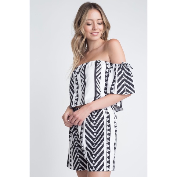 🌴SHIPS NOW🌴 Black & White 2 Piece Ruffle Romper - Picture 6 of 8